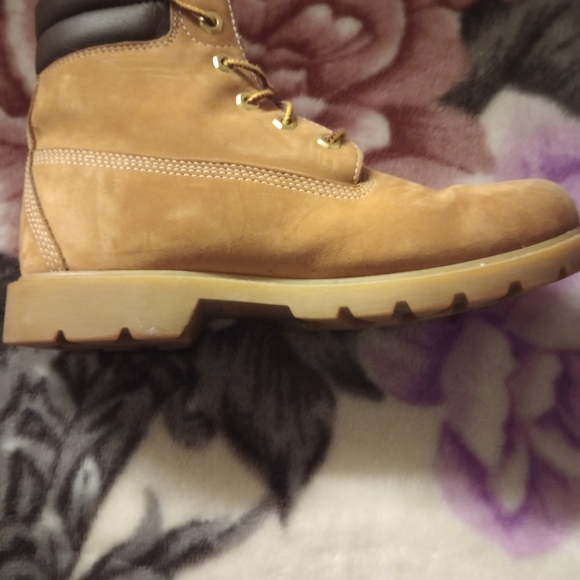 Women's Timberland Boots - Picture 3 of 5